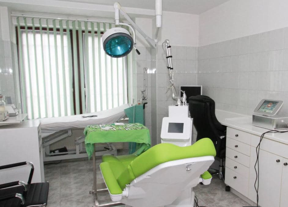 Dr. Lovas Tamás-Általános Sebész és Lézersebészet, Bőrsebész és Kozmetikai sebész — Sopron, Hungary