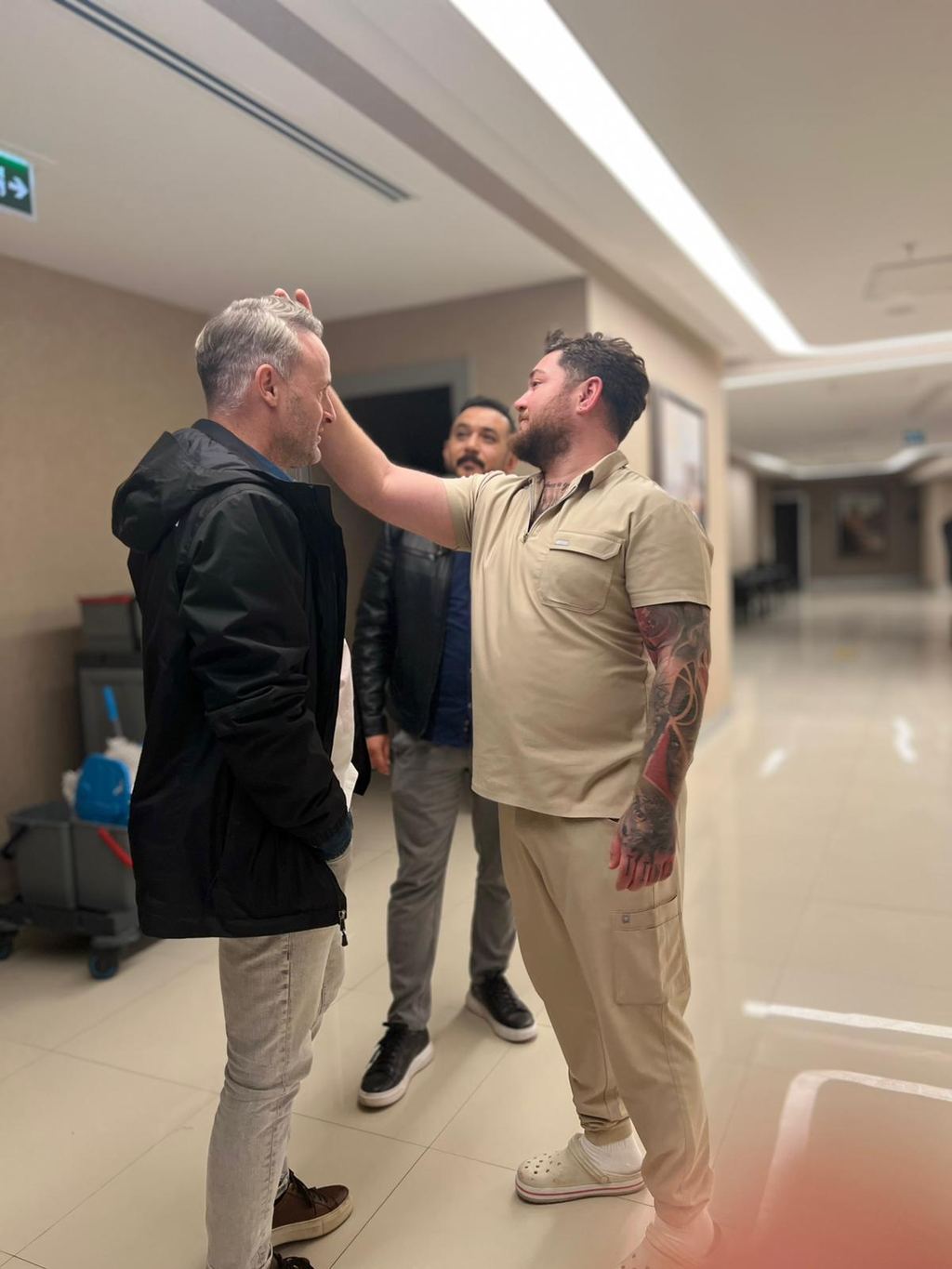 Saç Ekim Merkezi | Buğra Erdal ® Hastane Saç Ekimi | Ankara Saç Ekimi PRP Mezoterapi — Ankara, Turkey