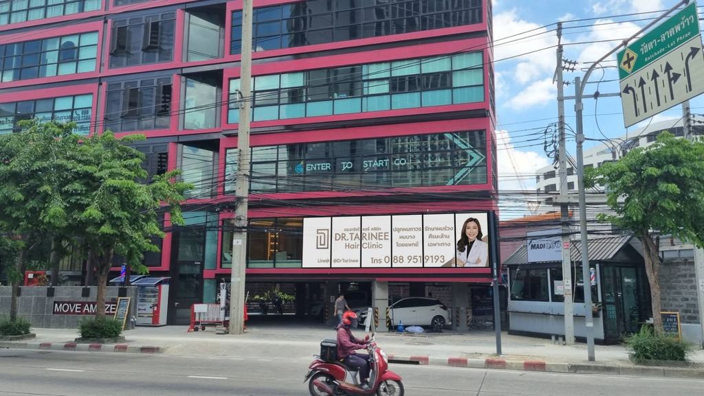 Dr.Tarinee Hair Clinic คลินิกปลูกผมและรักษาโรคเส้นผมทั้งแบบไม่ผ่าตัดและผ่าตัด — Bangkok, Thailand