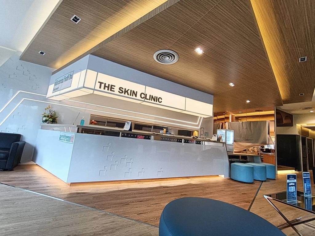 The Skin Clinic สาขาสีลม 17 - คลินิกปลูกผม รักษาผมบาง Long Hair Transplant Center — Bangkok, Thailand