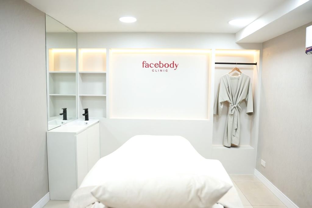 Facebody Clinic คลินิกปลูกผม FUE Long Hair เอกมัย — Bangkok, Thailand