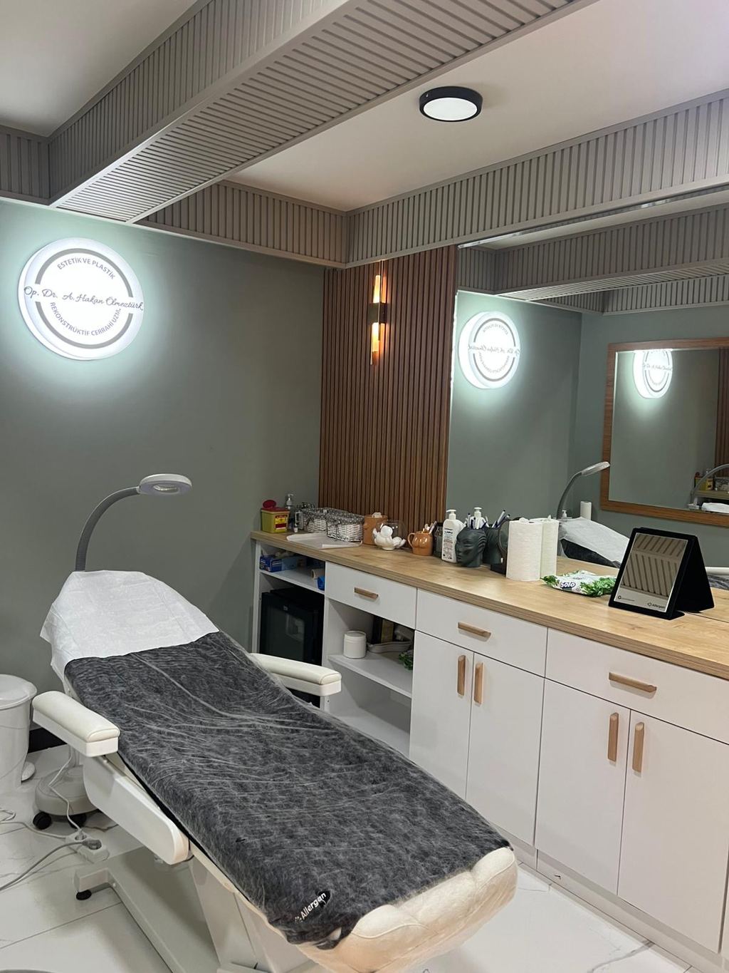 Op.Dr. A. Hakan Ölmeztürk | Plastik Cerrah | Burun Estetiği | Liposuction | Göğüs Estetiği — Antalya, Turkey